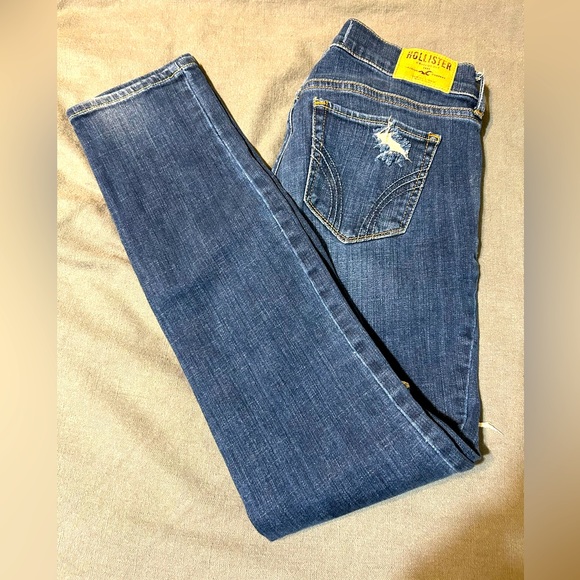 Hollister jeans. Size 3s w26 l31. Lightly worn. - Picture 1 of 3